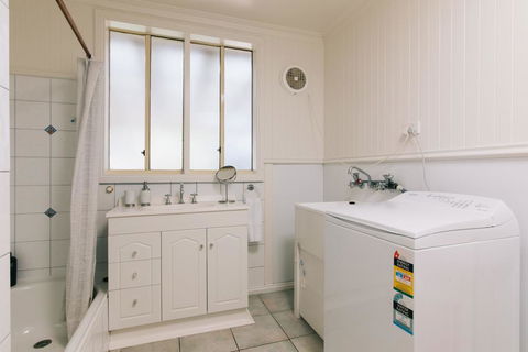 DOVESTONES BY THE SEA - INVERLOCH - Tourism Gold Coast 2