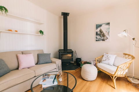 DOVESTONES BY THE SEA - INVERLOCH - Tourism Gold Coast 0