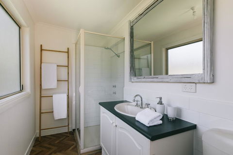 DOVESTONES BY THE SEA - INVERLOCH - Tourism Gold Coast 3