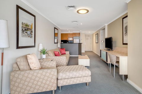 DREAM HARBOUR VIEW 2 BRM // GYM, POOL And PARKING - Tourism Gold Coast 3