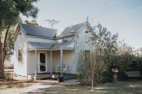 Dubuque Bed And Breakfast - Gold Coast 2