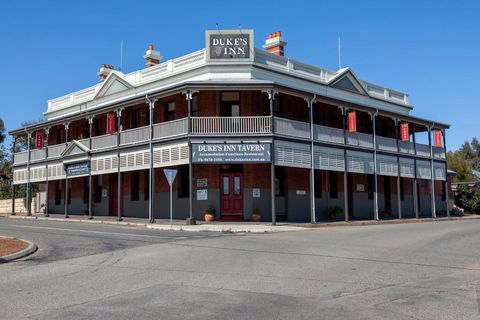 Duke's Inn - Tourism Gold Coast 0