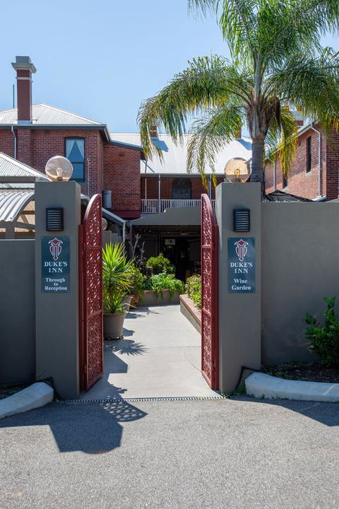 Duke's Inn - Tourism Gold Coast 3