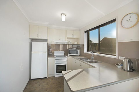 Eagle Heights Holiday Units - Tourism Gold Coast 3
