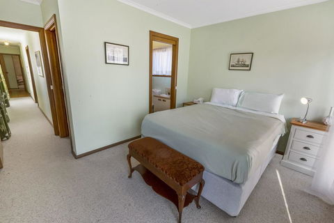 Eagle Point Getaway - Waterfront Serenity! - Tourism Gold Coast 2