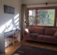 Eco-renovated light-filled house on a hill - Tourism Gold Coast