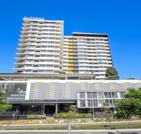 Elite elegance 2BRHamilton APT with Parking - Tourism Gold Coast