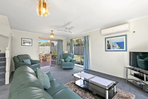 Elizabeth Grove 3 - Tourism Gold Coast 1