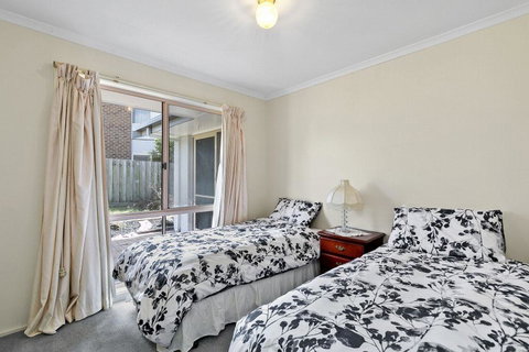 Elizabeth Grove 3 - Tourism Gold Coast 3