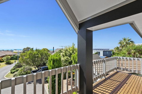 Elizabeth Grove 3 - Tourism Gold Coast 2