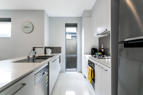 Ella House Adelaide - Tourism Gold Coast 3