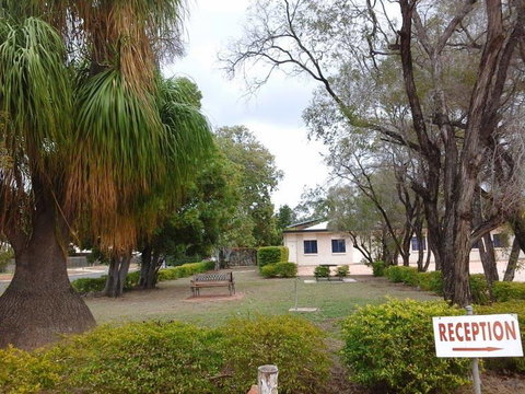 Emerald Tower Motor Inn - Gold Coast 2