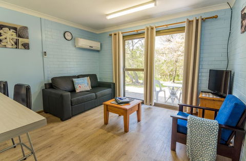 Emu Beach Chalets - Tourism Gold Coast 1