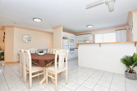 Enjoy Sunsets And Waterviews From Your Private Balcony - Tourism Gold Coast 2