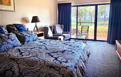 Estate Tuscany - Tourism Gold Coast 0