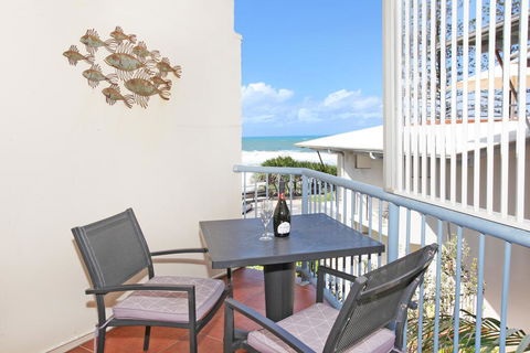 FABULOUS BEACHFRONT POSITION - Tourism Gold Coast 1