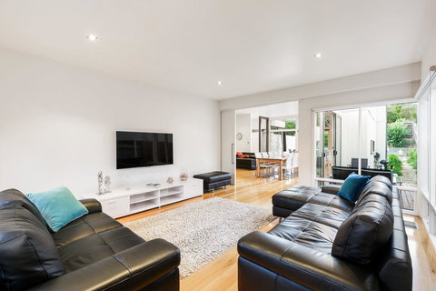 FAIRSEA RETREAT - RYE - Tourism Gold Coast 1