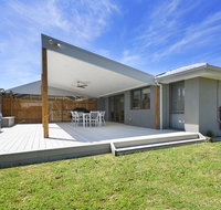 Fairway Views Pet Friendly house with WiFi AC Heating walk to beach