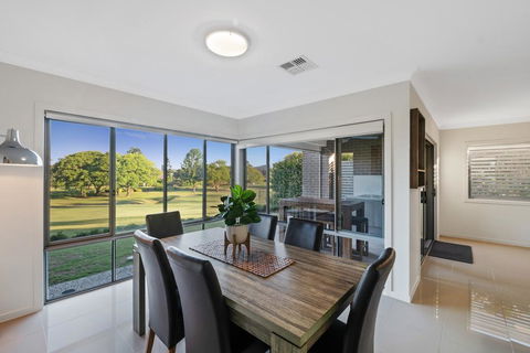 Fairway Village @ Windaroo Lakes Golf Club - Tourism Gold Coast 0