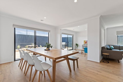 Family Holiday Paradise - New Modern Beach House - Tourism Gold Coast 3