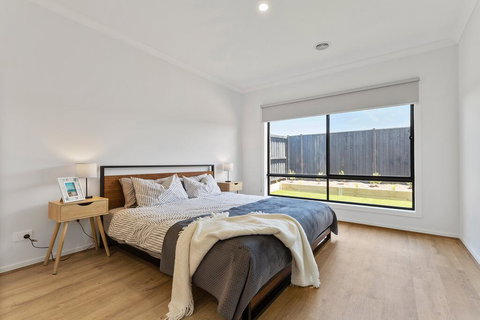 Family Holiday Paradise - New Modern Beach House - Tourism Gold Coast 2