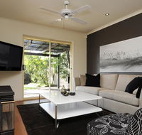 Feathers Serviced Townhouse - Gold Coast