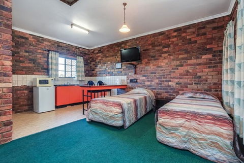 Fernvale Hotel Motel - Tourism Gold Coast 3
