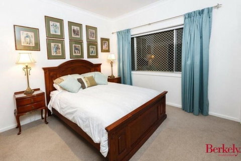 Flat In Heart Of Griffith - Gold Coast 3