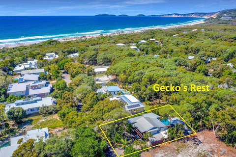Gecko's Rest - Rainbow Shores, Executive Beach House, Pet Friendly, Pool, Wi-fi - Tourism Gold Coast 1
