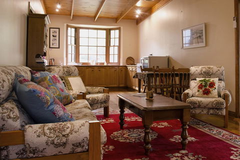 Gellibrand River Gallery Accommodation - Tourism Gold Coast 3