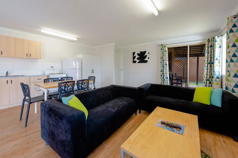 Geraldton's Ocean West Holiday Units & Short Stay Accommodation - Tourism Gold Coast 2