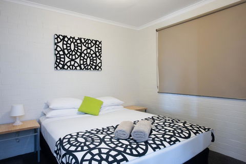Geraldton's Ocean West Holiday Units & Short Stay Accommodation - Tourism Gold Coast 0