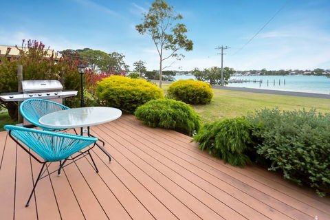 Getaway - Waterfront Island Living - Tourism Gold Coast 0