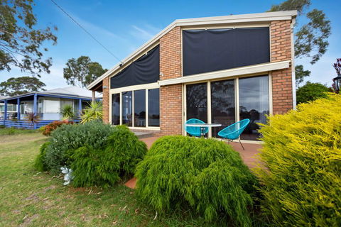 Getaway - Waterfront Island Living - Tourism Gold Coast 3