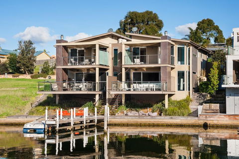 Gippsland Lakehouse - Tourism Gold Coast 1