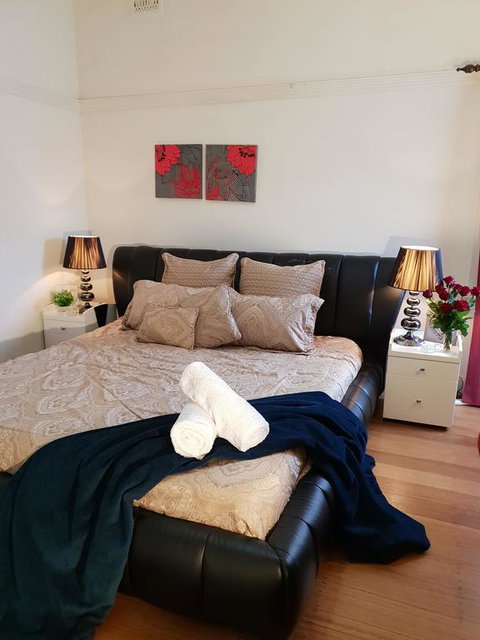 GIRLS ONLY. Large Bedroom With KING Bed, Close To Everything - Tourism Gold Coast 0