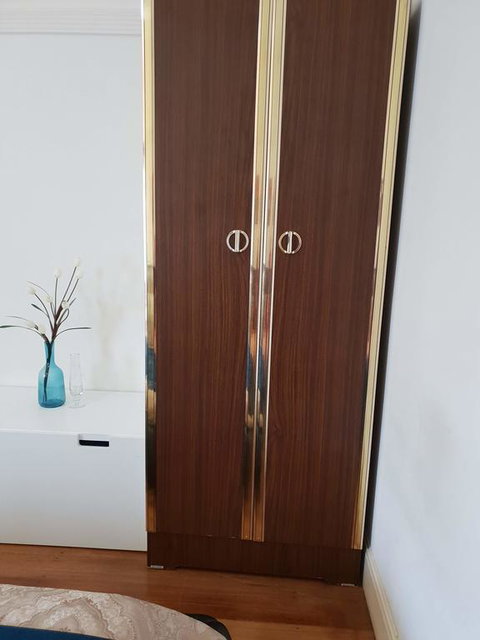 GIRLS ONLY. Large Bedroom With KING Bed, Close To Everything - Tourism Gold Coast 1
