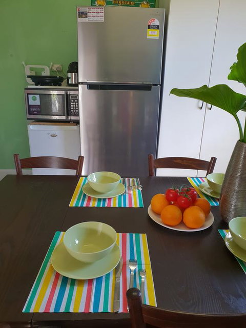 GIRLS ONLY. Large Bedroom With KING Bed, Close To Everything - Tourism Gold Coast 3