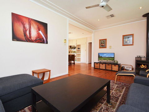 Glandore Estate Vineyard Homestead Onsite Cellar Door + Walk To Restaurants Incl EXP - Tourism Gold Coast 0