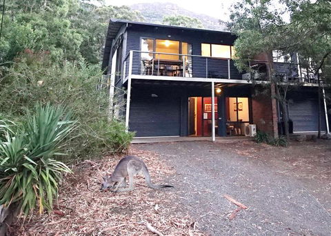 Glengarriff Townhouse 2 - Tourism Gold Coast 1