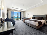 Gold Tower 2 Bed in Oaks Surfers Paradise