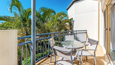 Golden Riviera Absolute Beachfront Resort - Tourism Gold Coast 2