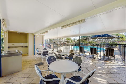 Golden Riviera Absolute Beachfront Resort - Tourism Gold Coast 1