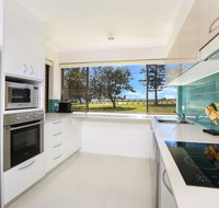Golden Shores Unit 1 21 Landsborough Parade - Gold Coast