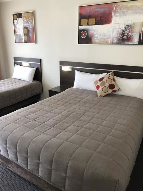 Golden West Motor Inn - Tourism Gold Coast 2