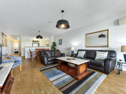 Goldsborough Place Apartments - Tourism Gold Coast 3