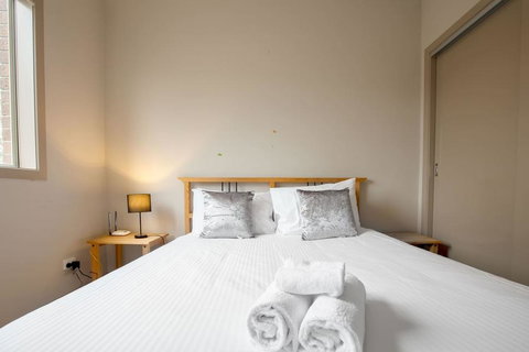 Gorgeous 4BR Home In Point Cook - Tourism Gold Coast 2