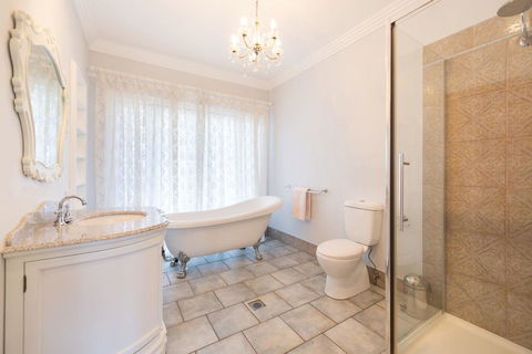 Gorgeous Alma St Villa - Tourism Gold Coast 3