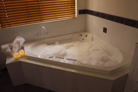 Granite Gardens Cottages & Lake Retreat - Tourism Gold Coast 2
