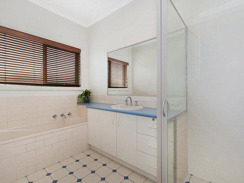 GUILDFORD COTTAGE - Tourism Gold Coast 1